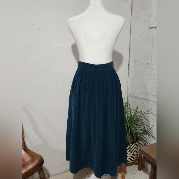 EDDIE BAUER long Corduroy Button up pleated skirt. Size 10. See measurements - Picture 5 of 8